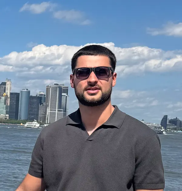 Carter, Founder of Go7
